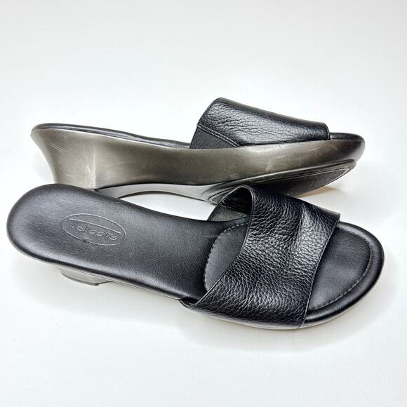 Talbots Open-Toe Wedge 2" Heels Size 8AA Black Textured Leather Slip-on Sandal - Picture 1 of 8